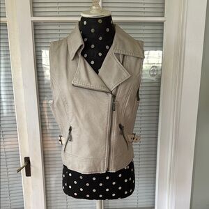 Women's Cream Sleeveless Jacket